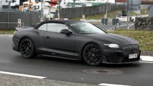 Новый Bentley Supersports Convertible — вид спереди под углом