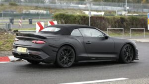 Новый Bentley Supersports Convertible — вид сзади под углом