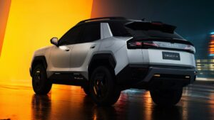 OMODA X — вид сзади в три четверти
