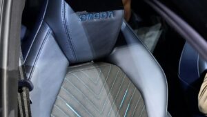 Omoda X — спинки сидений
