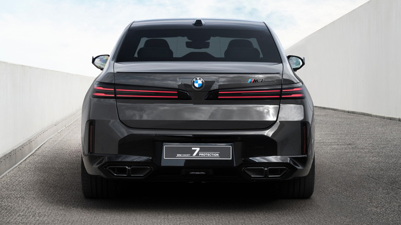 Задняя часть BMW Concept 7 Protection