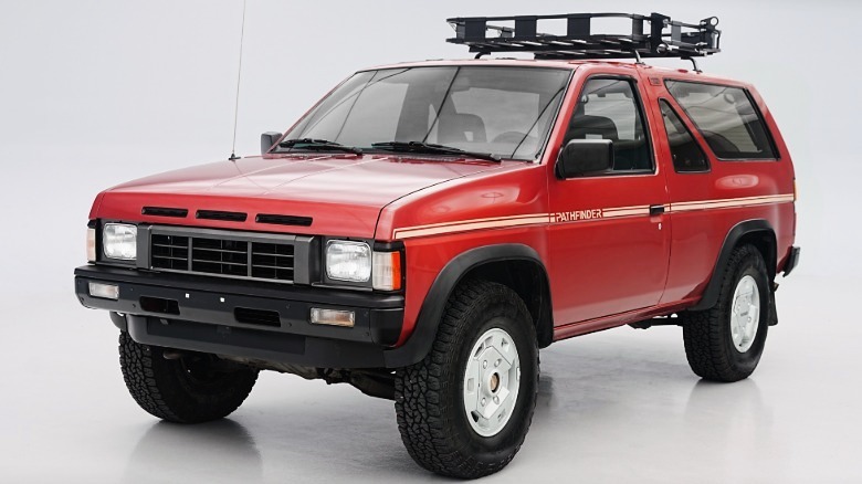 Вид спереди 1987 Nissan Pathfinder