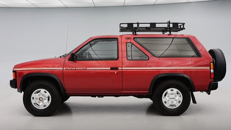 Профиль внедорожника 1987 Nissan Pathfinder