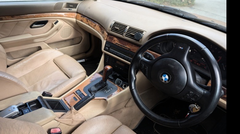 Интерьер подержанного BMW 5-Series Touring в кузове E39
