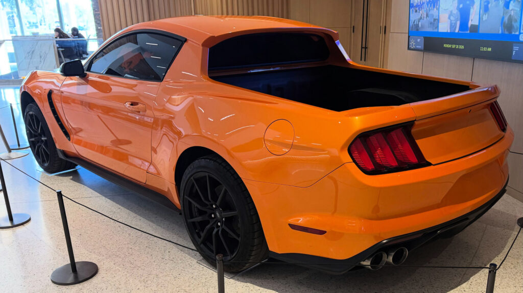 Ford превратила Mustang в пикап и скрывала его от глаз