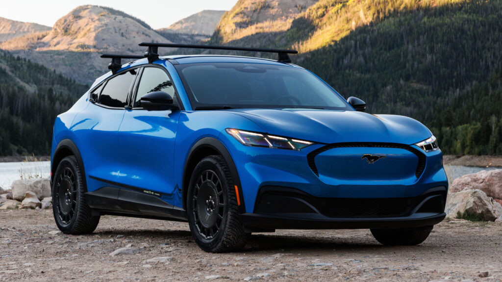 Обновленный Ford Mustang Mach-E 2027: увеличенный запас хода и пакет Trail 2027 Ford Mustang Mach-E: стандартный увеличенный запас хода, новый пакет Trail Package и более доступная цена