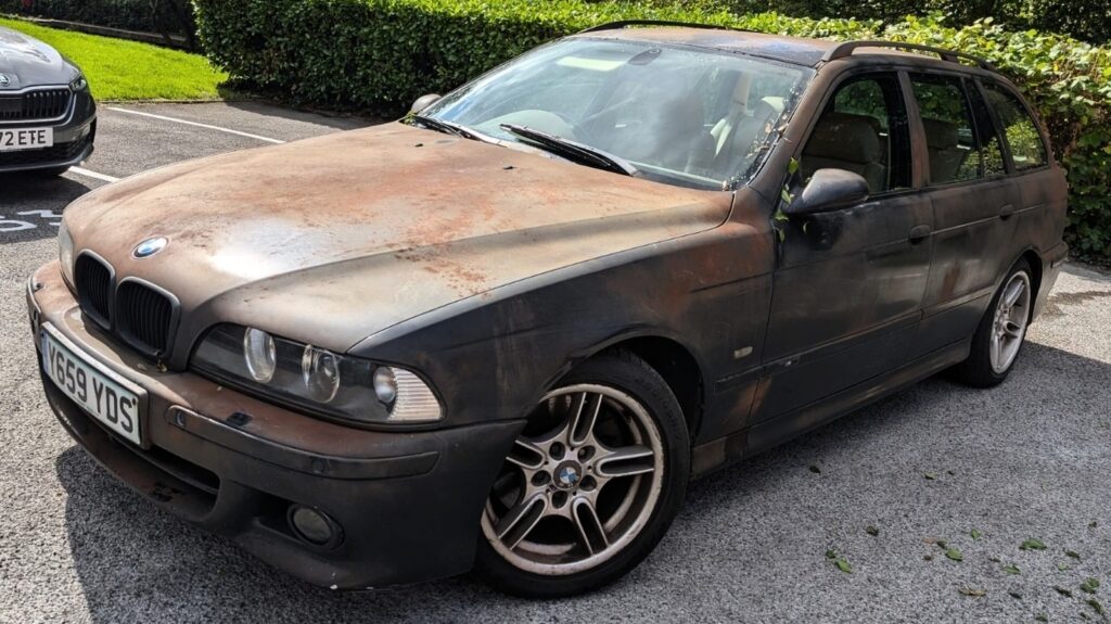 Этот BMW 5-Series Touring E39 с двигателем V8 не так плох, как кажется