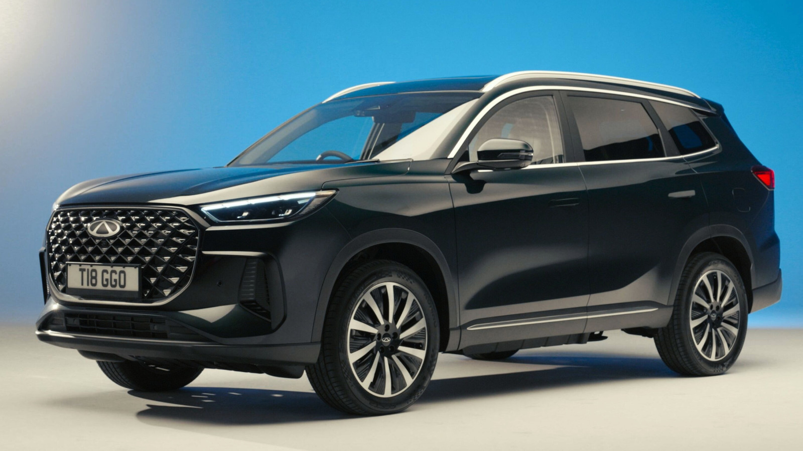 Chery Tiggo 8 SUV вид спереди в три четверти