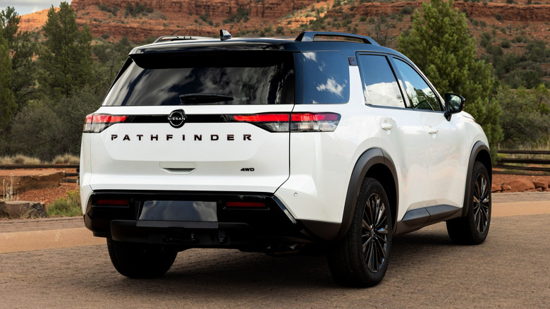 Вид сзади 2027 Nissan Pathfinder Special Edition