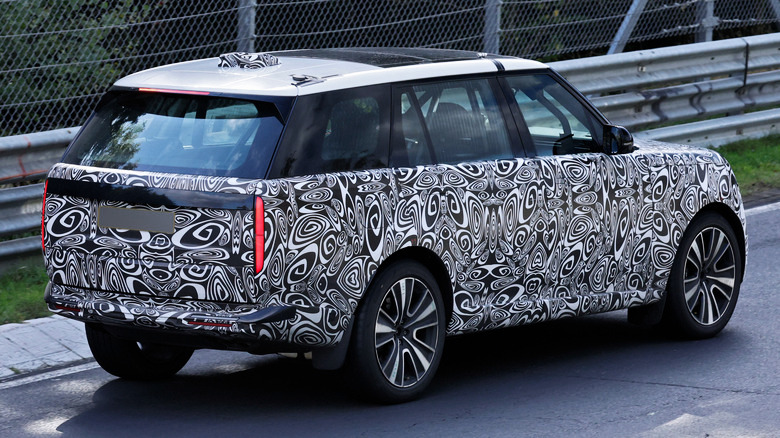 Прототип Range Rover 2027 года на Нюрбургринге